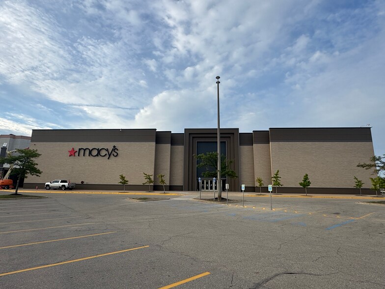 3700 Rivertown Pky SW, Grandville, MI à louer - Photo du bâtiment - Image 2 de 11