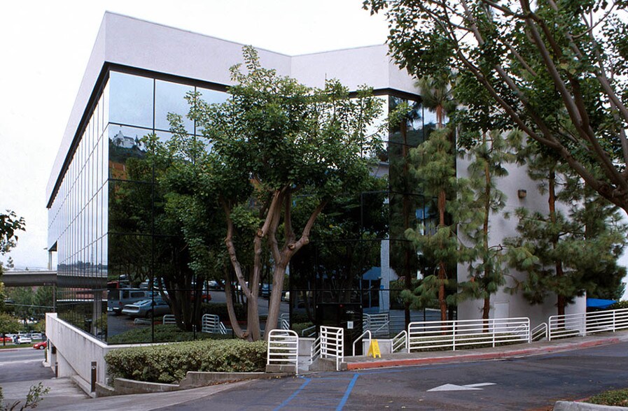 2763 Camino del Rio S, San Diego, CA à louer - Photo du bâtiment - Image 2 de 5