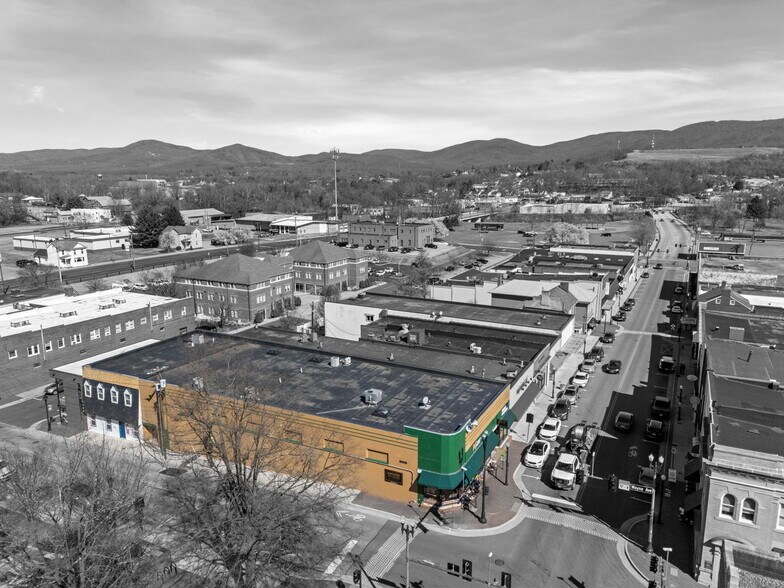 421 W Main St. & 110 N Wayne Ave portefeuille de 2 propriétés à vendre sur LoopNet.ca - Photo du bâtiment - Image 2 de 57