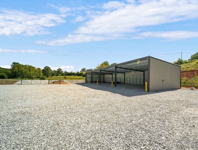 1174 Flat Hollow Rd, Speedwell, TN à vendre - Photo du bâtiment - Image 2 de 4