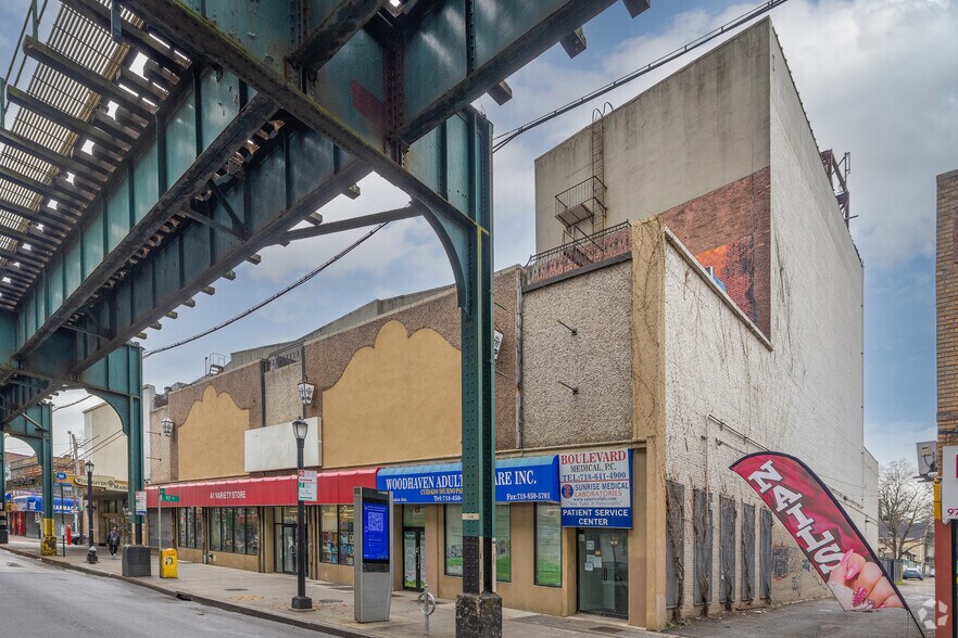 96-01 Jamaica Avenue portefeuille de 2 propriétés à vendre sur LoopNet.ca - Photo du bâtiment - Image 1 de 4