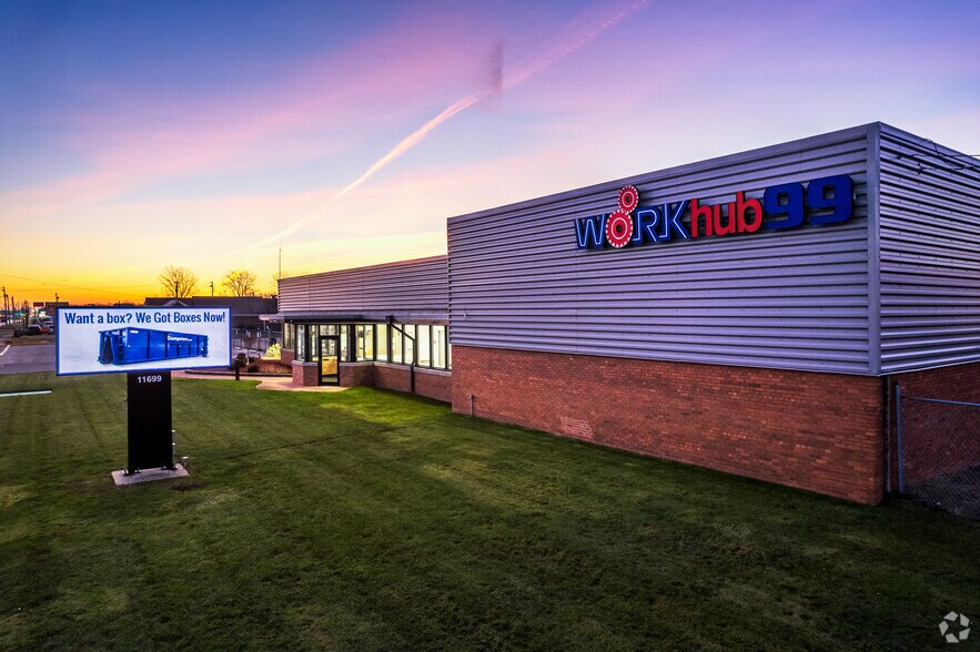 11699 Brookpark Rd, Parma, OH à louer - Photo du bâtiment - Image 2 de 21