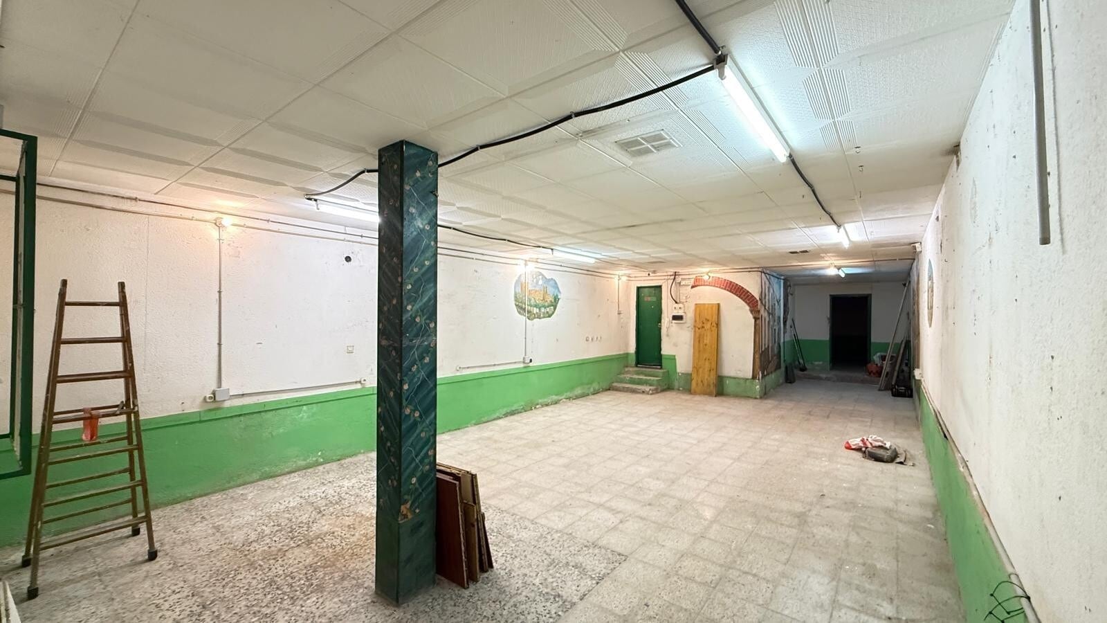 Santa Coloma de Gramenet, BAR 08921 - Unit - -  - Interior Photo - Image 2 of 11