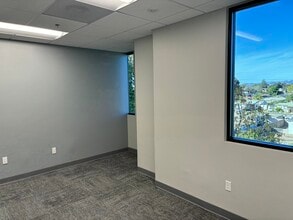 525 E Plaza Dr, Santa Maria, CA à louer Photo intérieure- Image 1 de 3