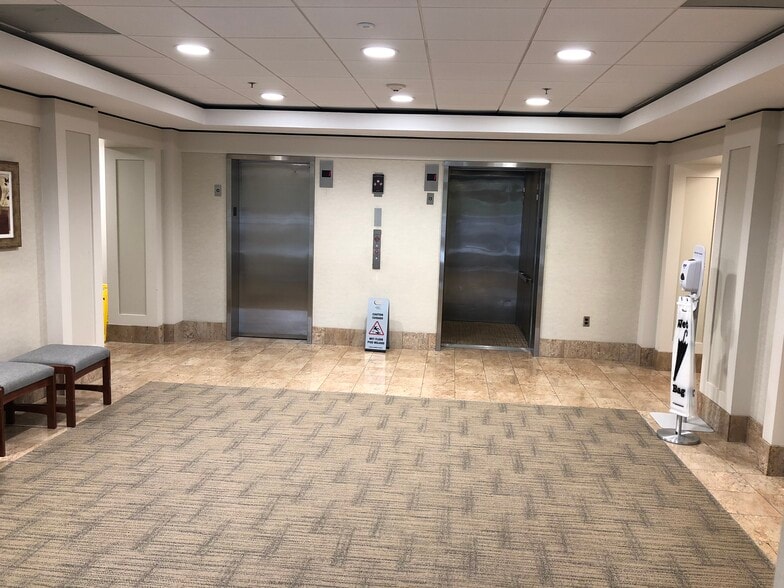 131 Elden St, Herndon, VA à vendre - Photo intérieure - Image 2 de 5