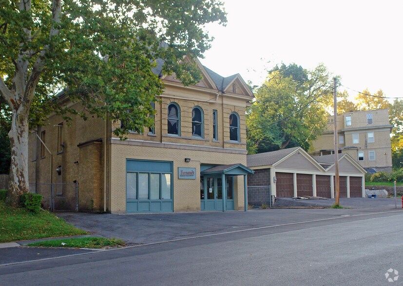 610 Oak St, Syracuse, NY à vendre - Photo du bâtiment - Image 3 de 16