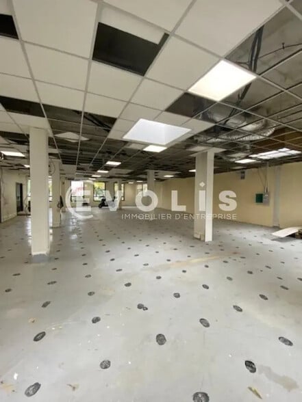 Office in Massy for lease - Building Photo - Image 3 of 12