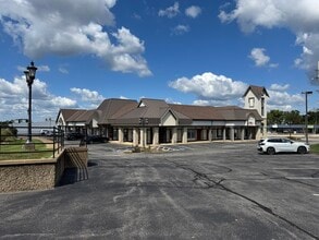 1026 Palisades Blvd, Osage Beach, MO for lease Interior Photo- Image 2 of 19