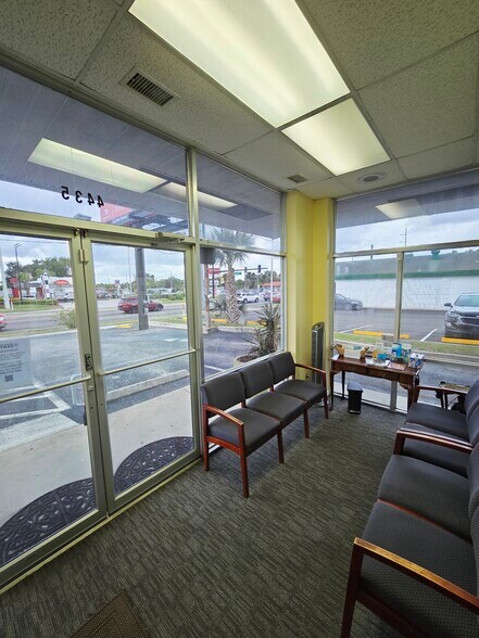 4435 Curry Ford Rd, Orlando, FL à vendre - Photo du bâtiment - Image 2 de 28