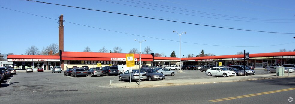 662-718 Dogwood Ave, Franklin Square, NY à louer - Photo du bâtiment - Image 2 de 9