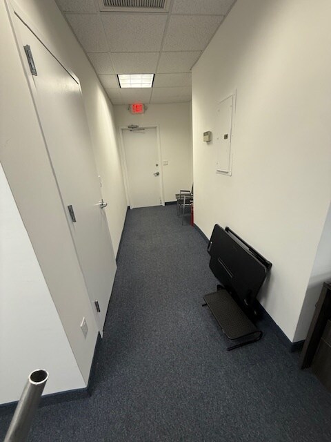 150 Woodbury Rd, Woodbury, NY à louer Photo intérieure- Image 1 de 4