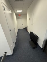 150 Woodbury Rd, Woodbury, NY à louer Photo intérieure- Image 1 de 4