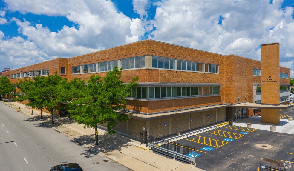 100 N Western Ave, Chicago, IL à louer - Photo du bâtiment - Image 2 de 7