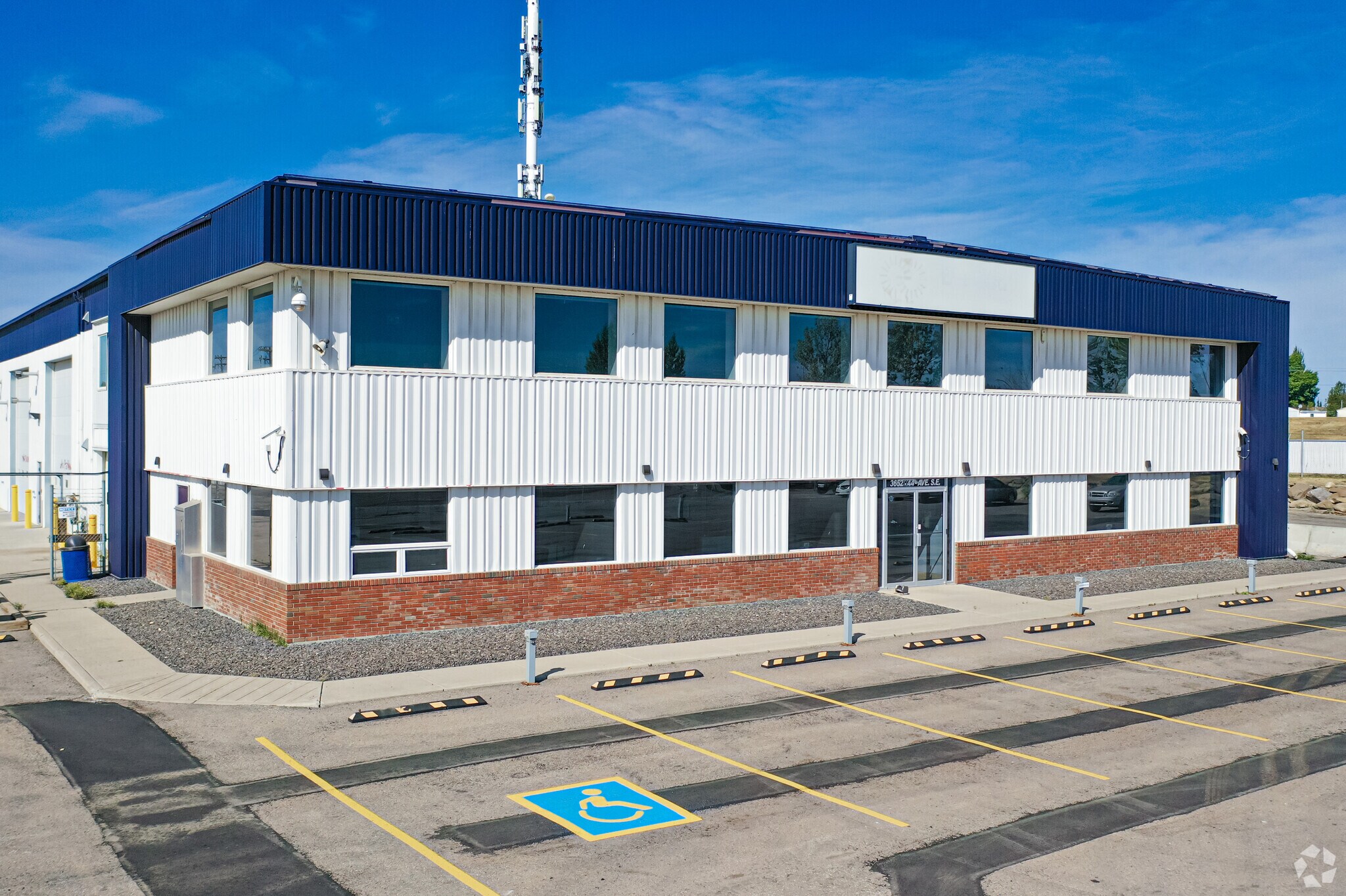 3652 44th Ave SE, Calgary, AB for sale Building Photo- Image 1 of 1