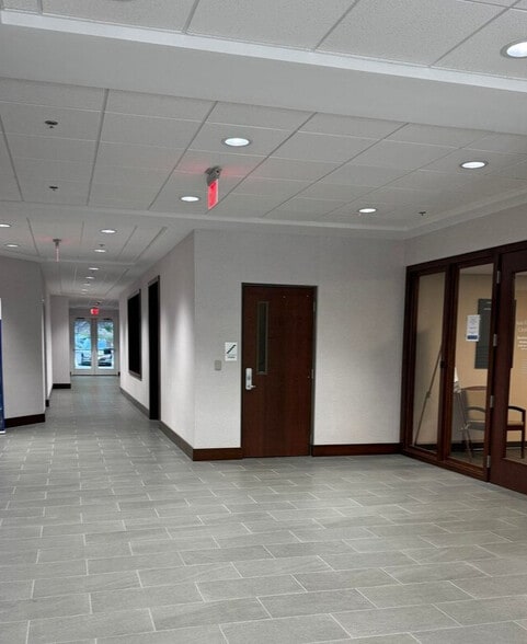 1 Oak St, Asheville, NC for lease - Building Photo - Image 2 of 5