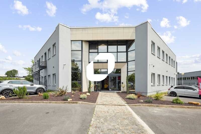 Office in Marcoussis for lease - Building Photo - Image 1 of 16
