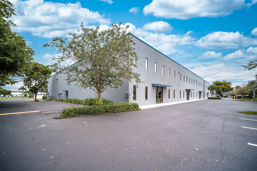 3559-3575 NW 53rd St, Fort Lauderdale, FL for lease - Building Photo - Image 2 of 3