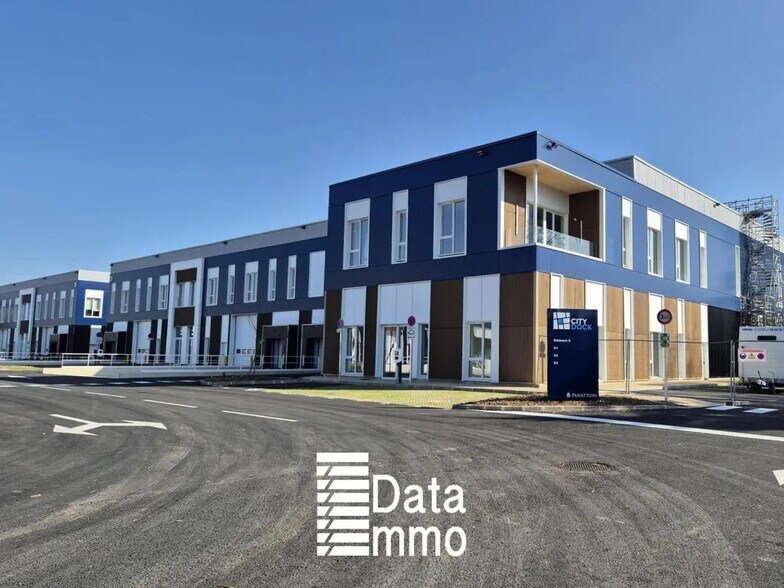 Industrial in Moissy-Cramayel for lease - Building Photo - Image 3 of 10