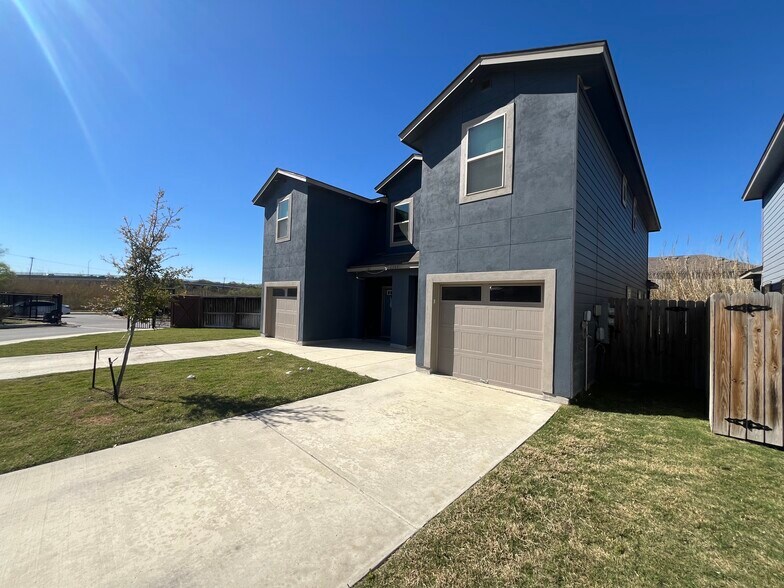 6303 Luglio Ln, San Antonio, TX à vendre - Photo du bâtiment - Image 3 de 35
