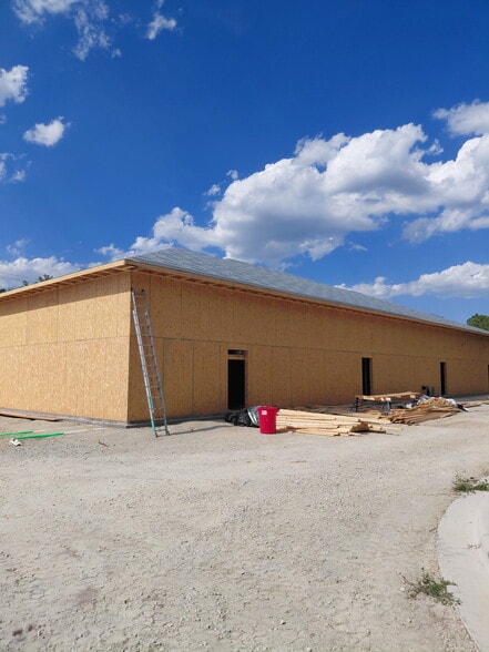 2930 Henderson Dr, Jacksonville, NC for lease - Building Photo - Image 2 of 4