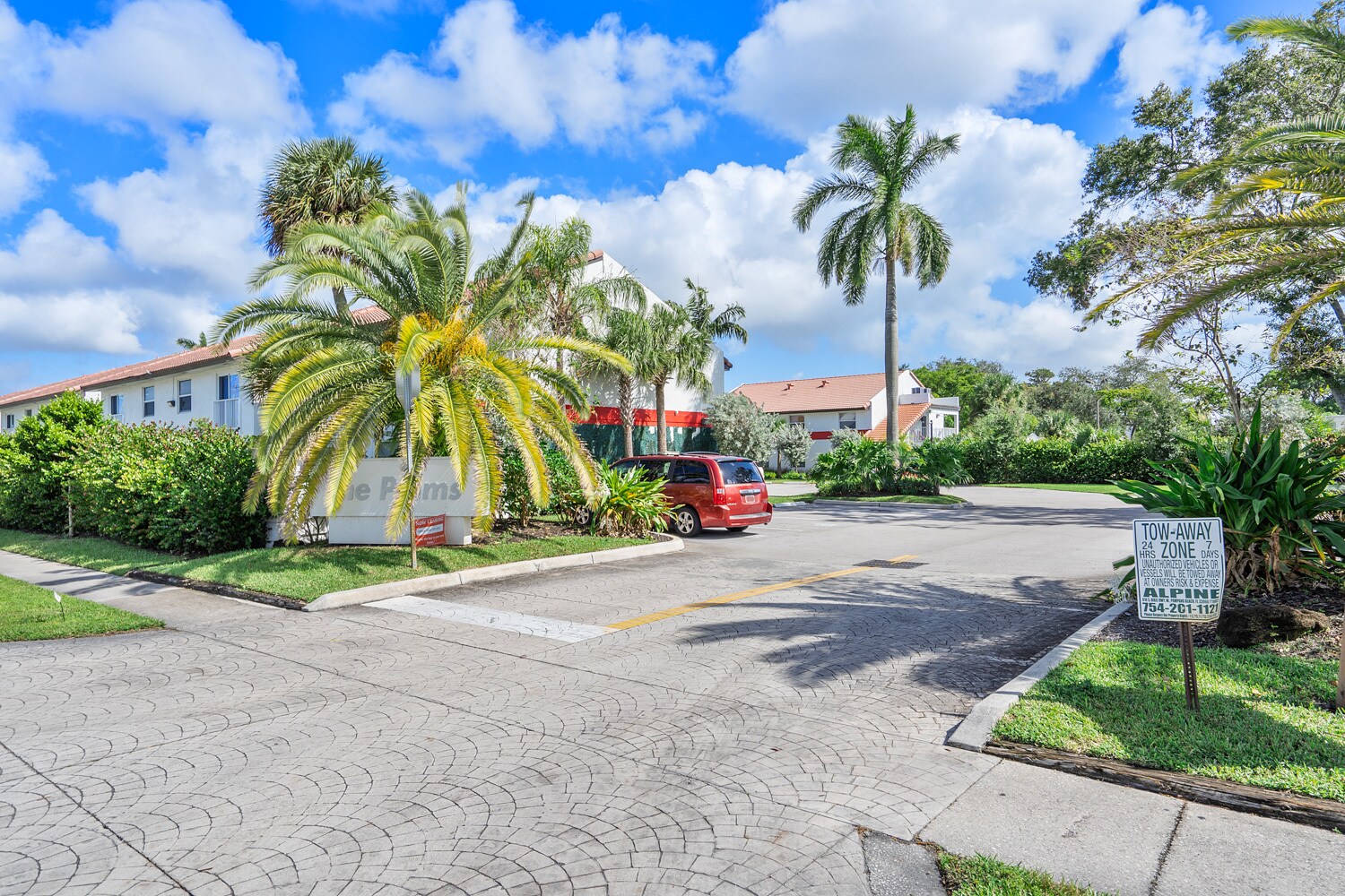 700 SW 81st Ave, North Lauderdale, FL à vendre Photo principale- Image 1 de 22