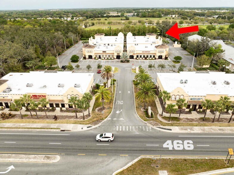 809 County Road 466, Lady Lake, FL à vendre - Photo du bâtiment - Image 2 de 38