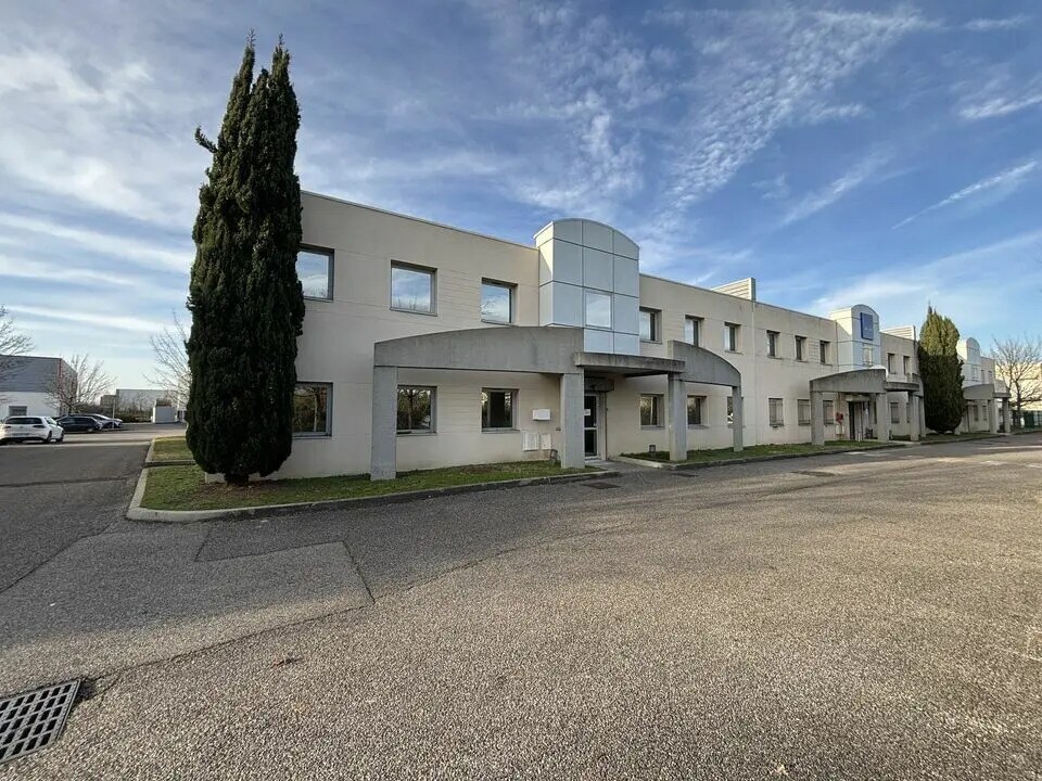 Flex in Saint-Priest for lease Building Photo- Image 1 of 12