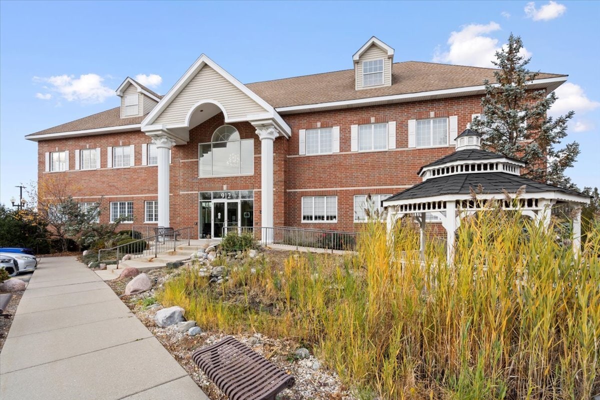 912 Northwest Hwy, Fox River Grove, IL 60021 - Unit 206 -  - Interior Photo - Image 2 of 37