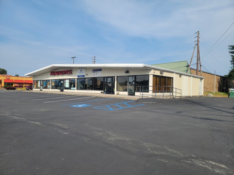 1104 Ulster Ave, Kingston, NY for lease - Building Photo - Image 1 of 4