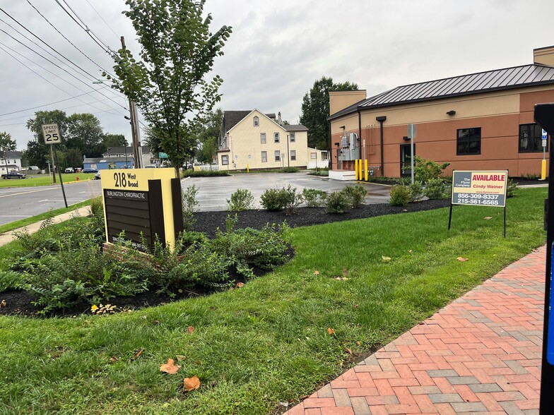 218 W Broad St, Burlington, NJ for lease - Building Photo - Image 3 of 14