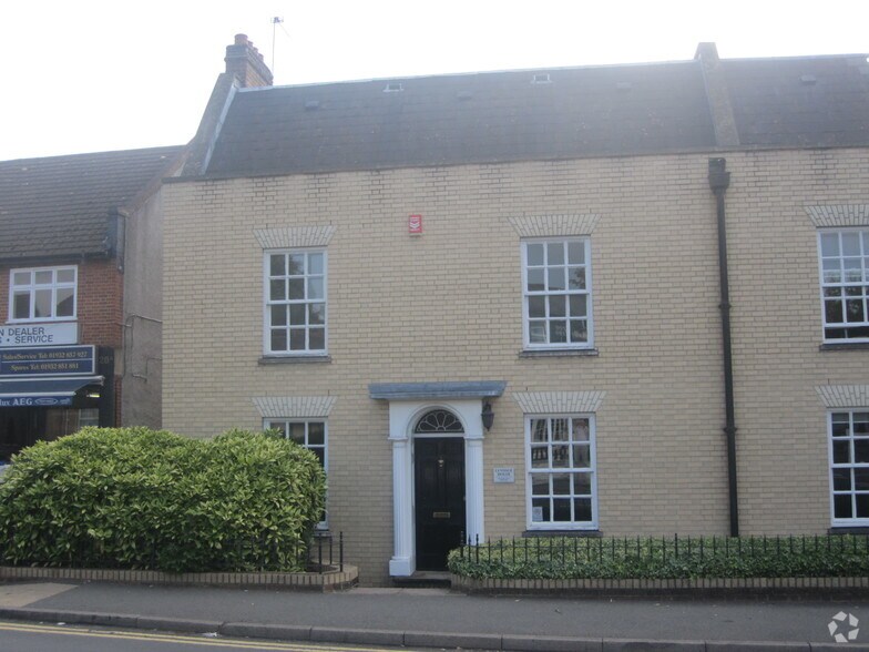 24 High St, Addlestone à vendre - Photo du bâtiment - Image 2 de 9