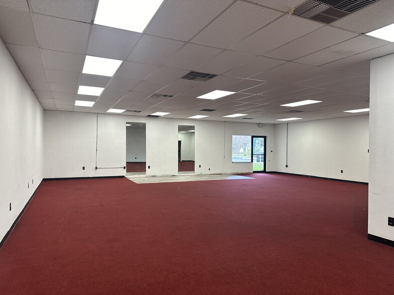 4120 Rowan Rd, New Port Richey, FL for lease - Interior Photo - Image 3 of 14