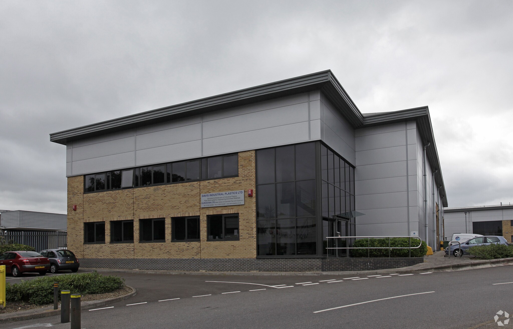 Fleming Way, Crawley à louer Photo principale- Image 1 de 3