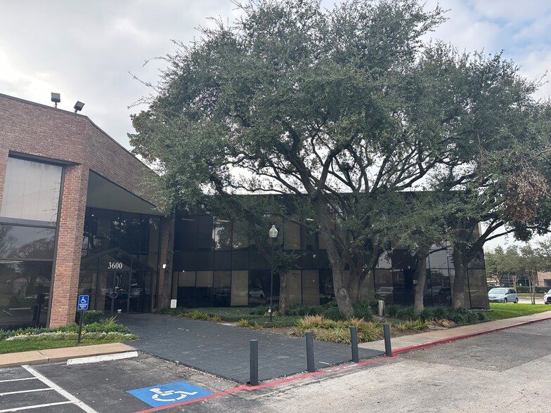 3600 S Gessner Dr, Houston, TX for lease - Building Photo - Image 1 of 10
