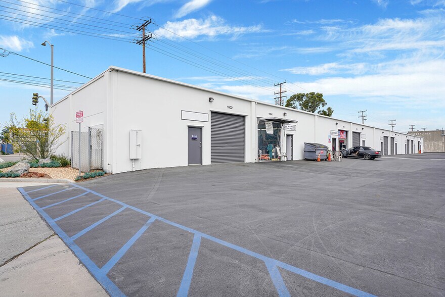 1602-1618 Placentia Ave, Costa Mesa, CA à louer - Photo du bâtiment - Image 3 de 4