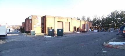 7631 Fullerton Rd, Springfield, VA à louer Photo du bâtiment- Image 2 de 15