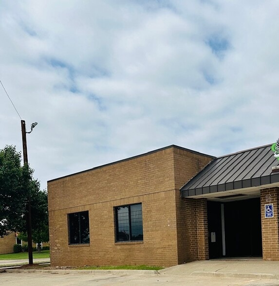 11102 N Stratford Dr, Oklahoma City, OK for sale - Building Photo - Image 3 of 14