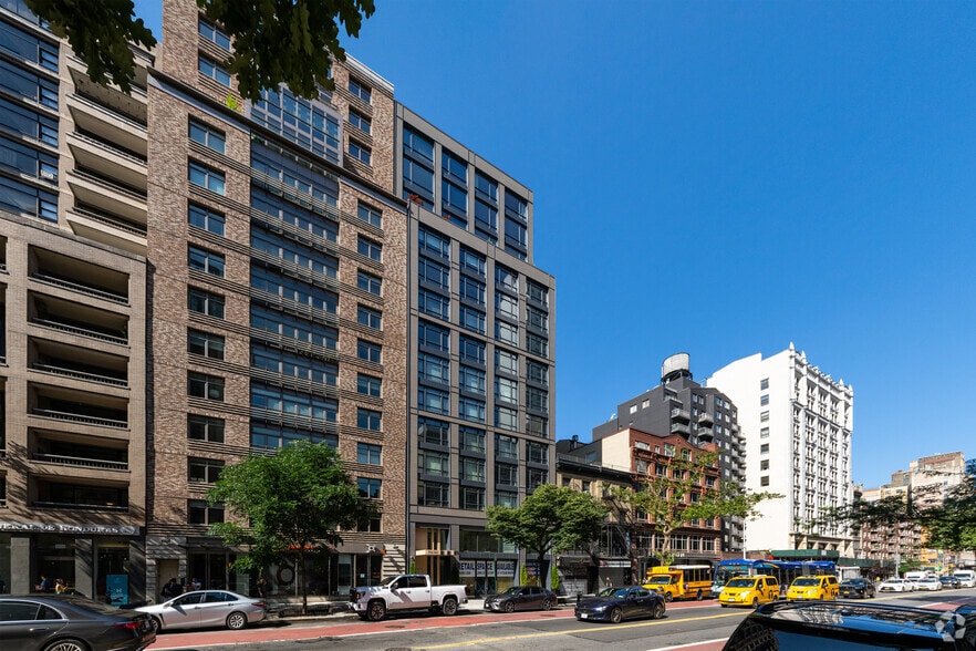 128 W 23rd St, New York, NY for sale - Building Photo - Image 2 of 5