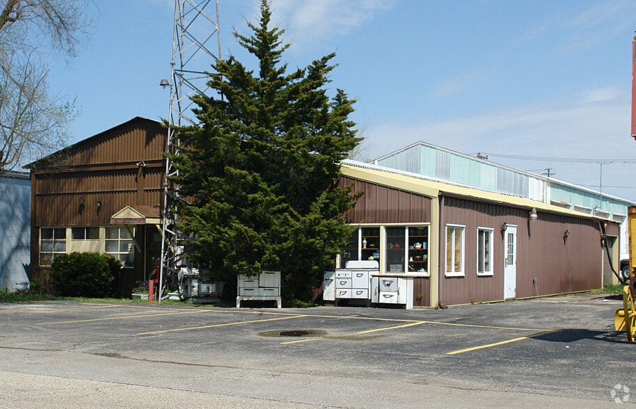 6114 Lou st, Crystal Lake, IL for sale - Building Photo - Image 3 of 4