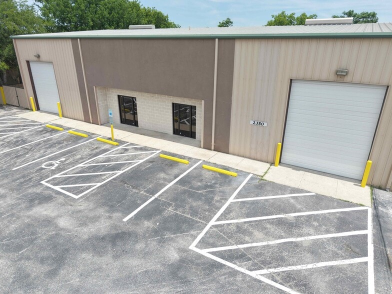 2350 Patterson Industrial Dr, Pflugerville, TX à louer - Photo du bâtiment - Image 3 de 7