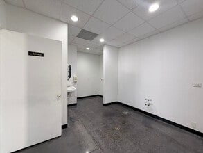 11501 N Sam Houston Pky E, Humble, TX for lease Interior Photo- Image 2 of 4