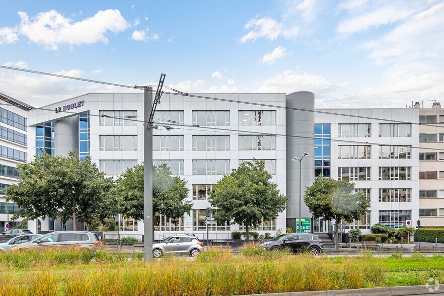 Office in Colombes for sale - Primary Photo - Image 1 of 2