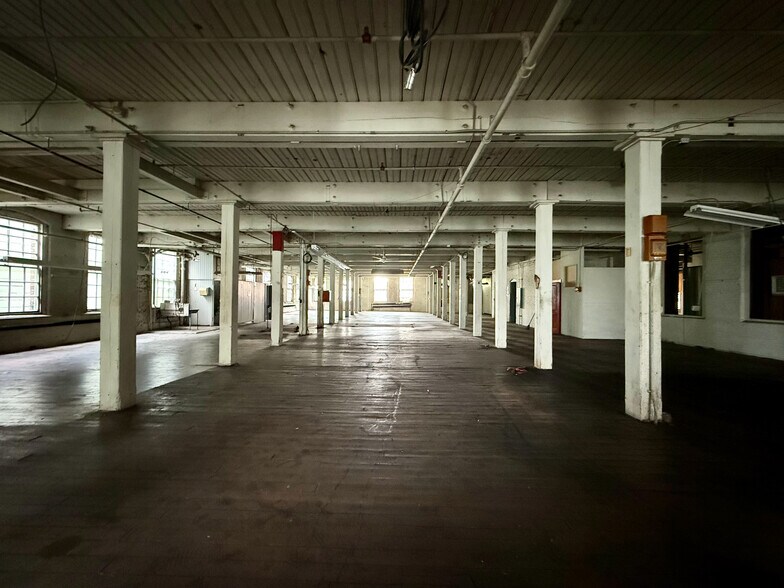 110 Winter St, Holyoke, MA à louer - Photo du bâtiment - Image 2 de 9