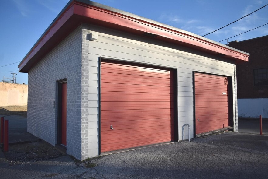 2204 E 11th St, Tulsa, OK for lease - Building Photo - Image 3 of 16