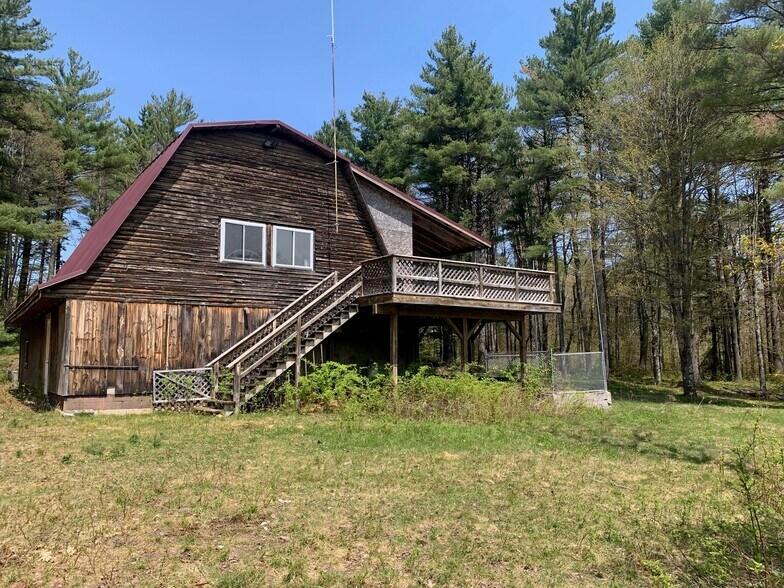 275 Mica Mine Rd, Claremont, NH à vendre - Photo du bâtiment - Image 2 de 9
