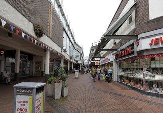 Plus de détails pour Graham Way, Merthyr Tydfil - Vente au détail à louer