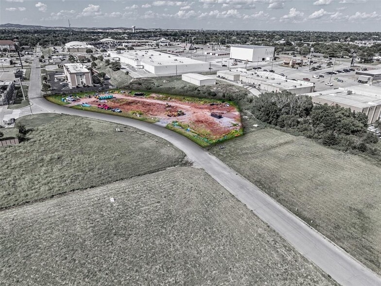 1201 NW 40th St, Lawton, OK à vendre - Photo du bâtiment - Image 3 de 8