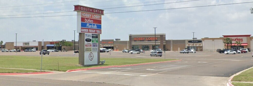 2451 S Brahma Blvd, Kingsville, TX à louer - Photo du bâtiment - Image 2 de 5