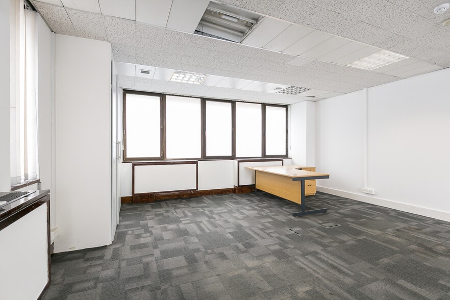 286A Chase Rd, London for lease - Interior Photo - Image 3 of 10