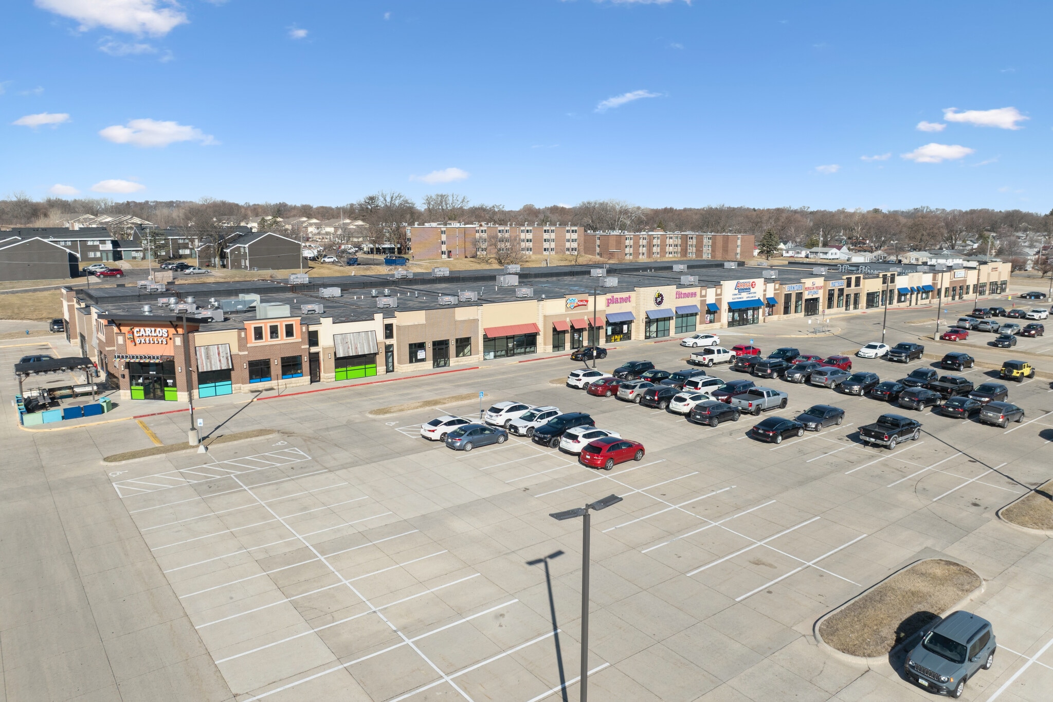 2066-2080 E Ridgeway Ave, Waterloo, IA for lease Building Photo- Image 1 of 8